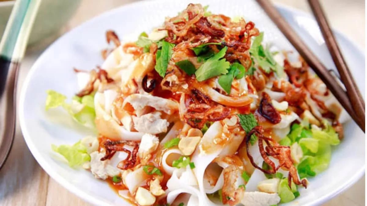 Hideg pho tészta csirkehússal keverve,édes-savanyú szósszal