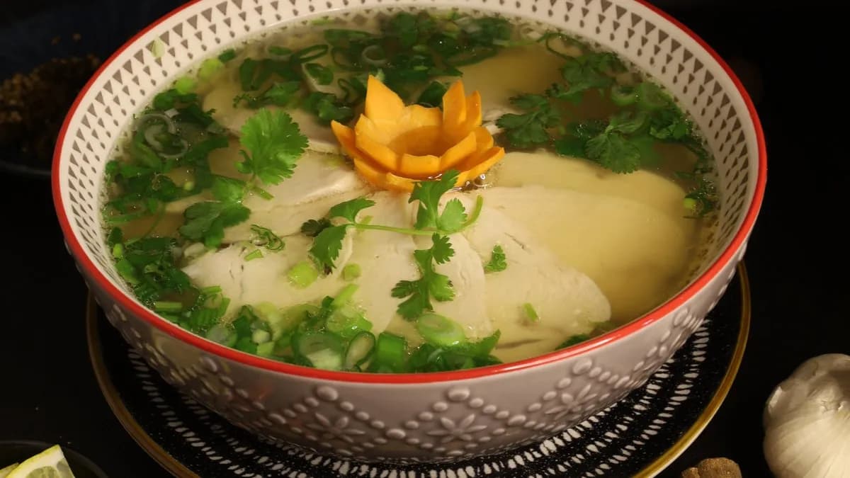 Pho leves csirkehússal (pho ga)