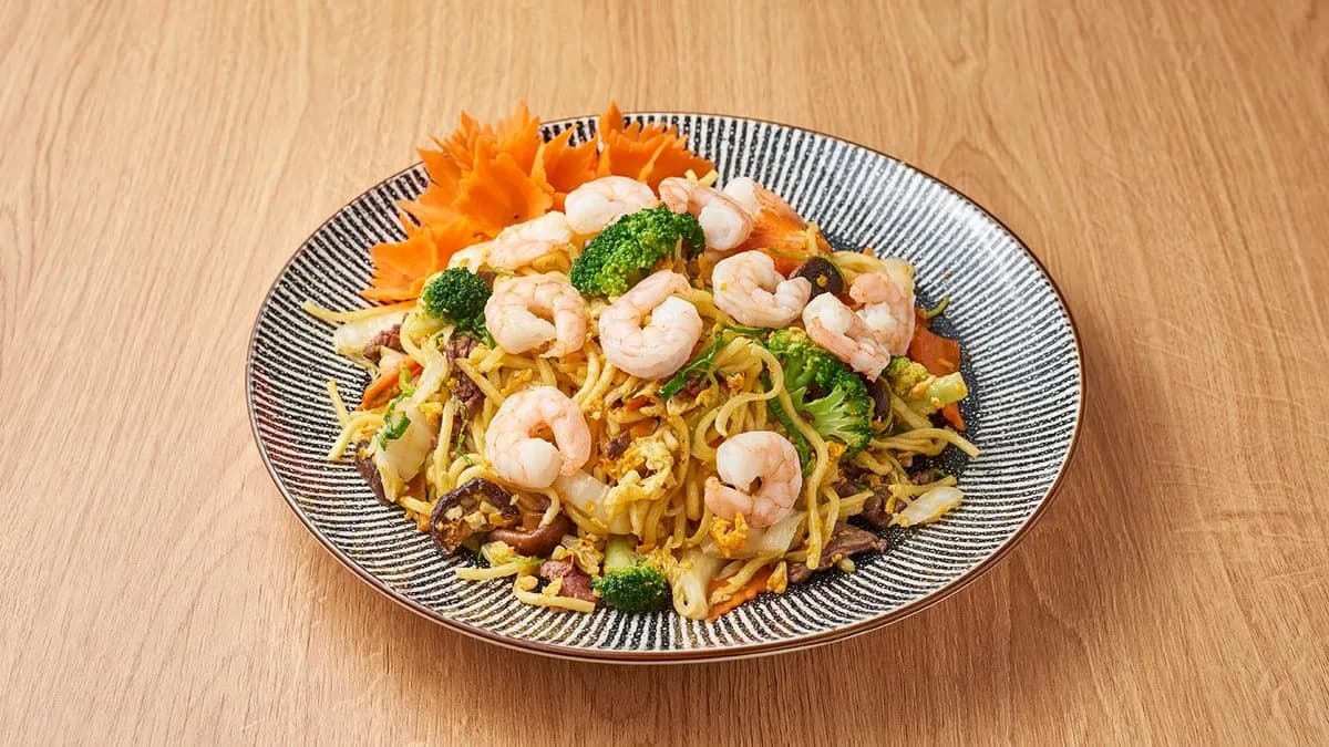 Sült tojásostészta rákkal,zöldséggel (mi xao tom)