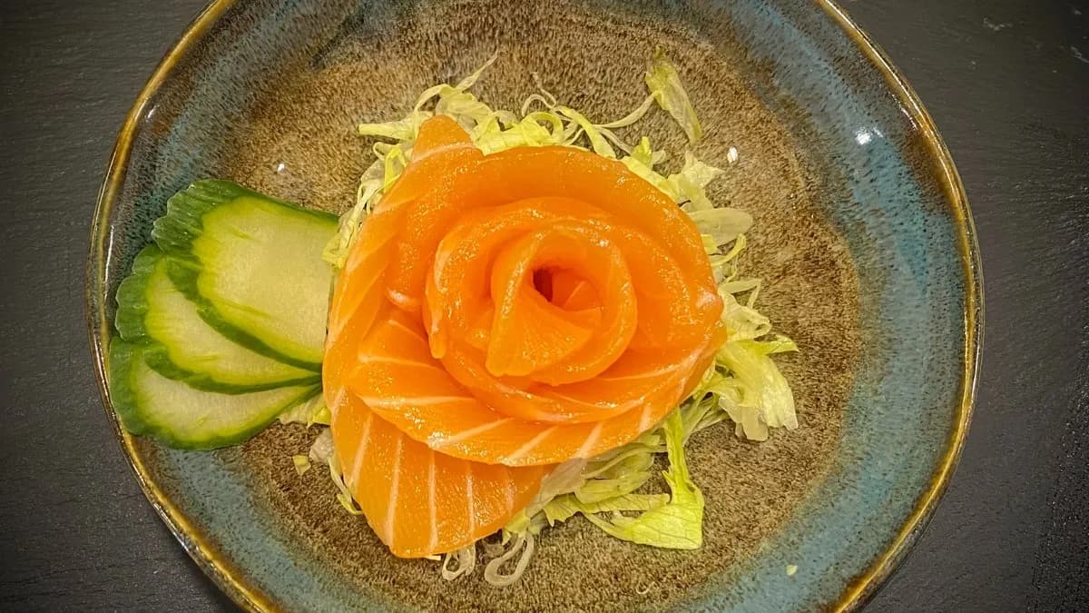NS5. Salmon Sashimi