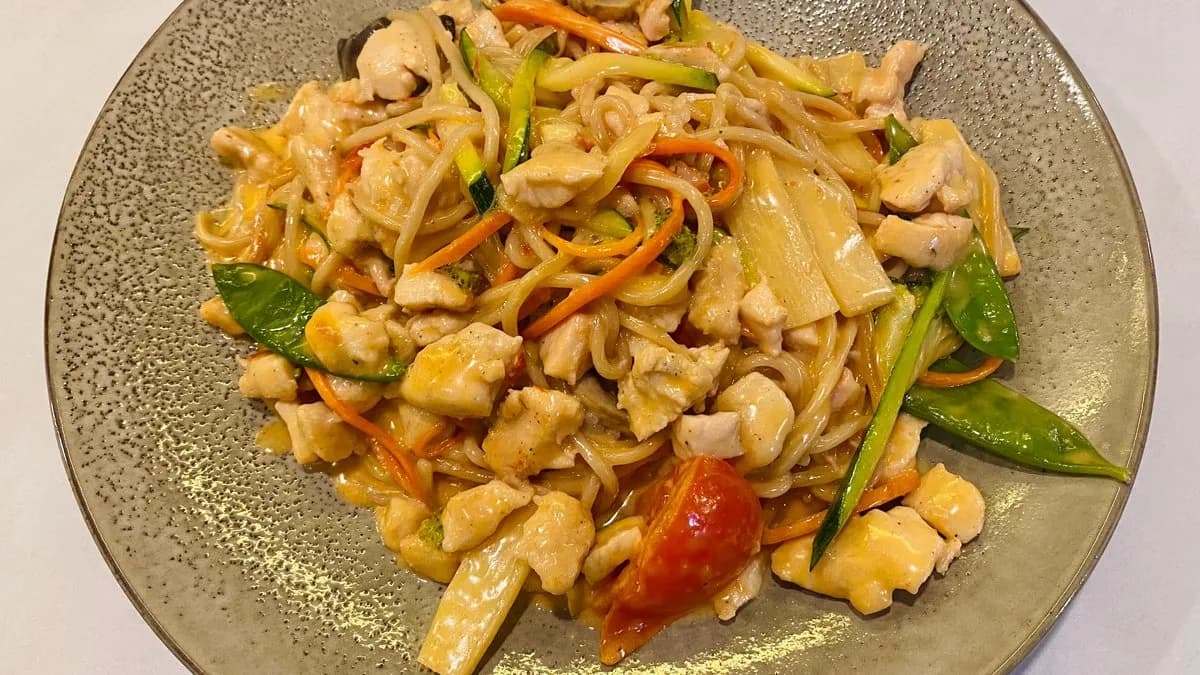 N10 Red Curry Chicken