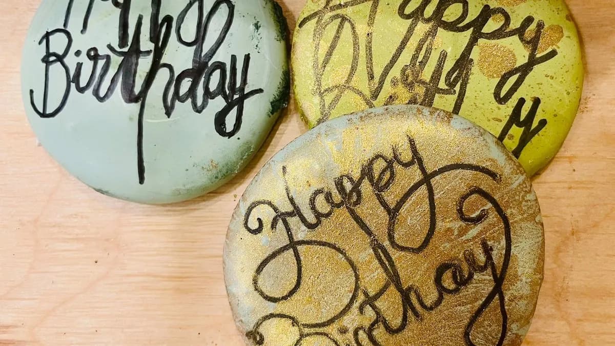 Boldog szülinapot tábla- Happy Birthday text