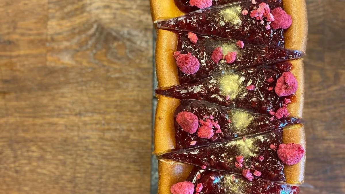 Málnás sajttorta szelet