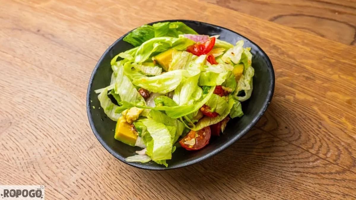Avokádós zöld saláta (vegán)