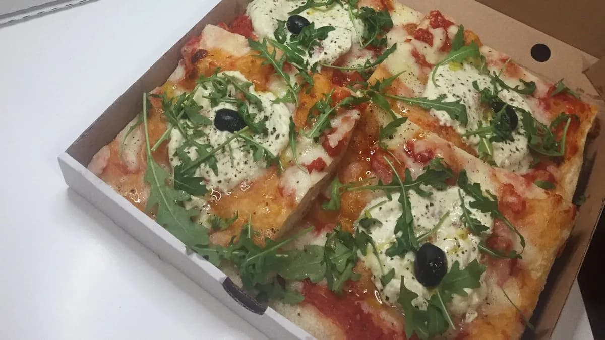 Ricotta e pesto Pizza