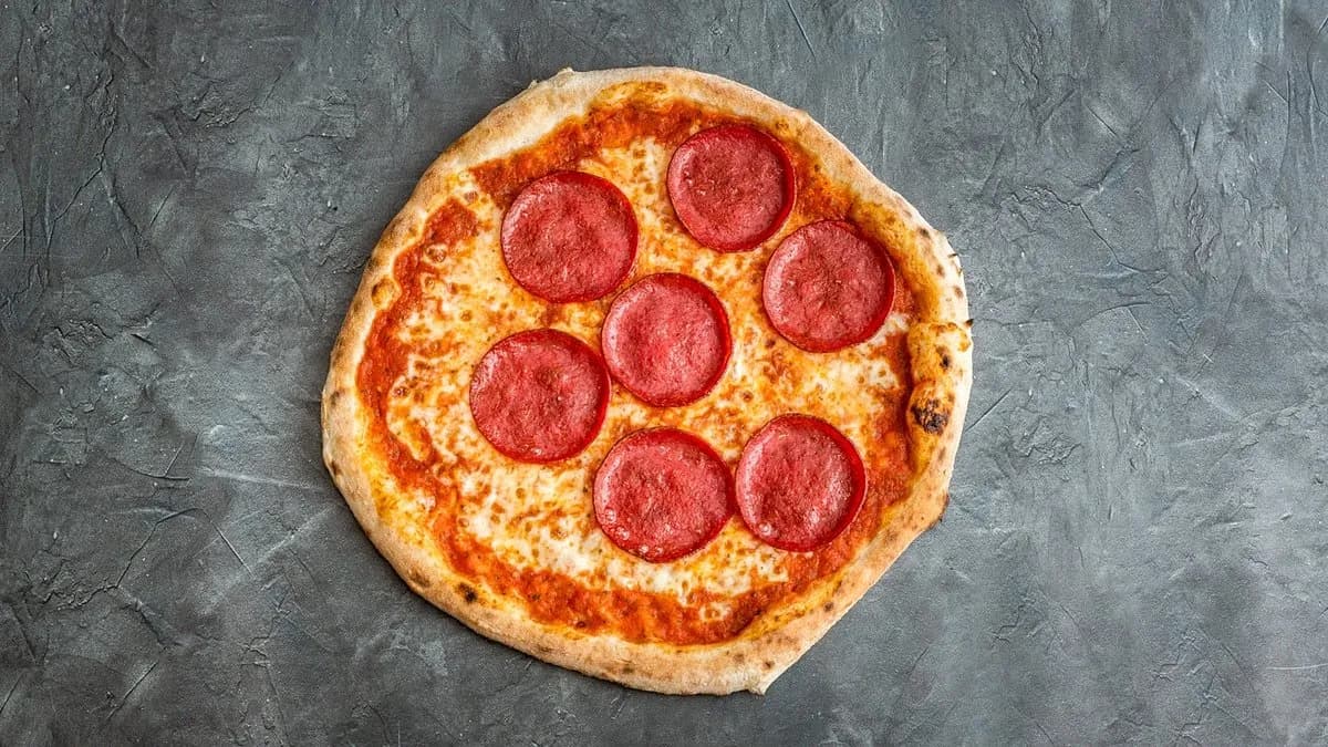 Szalámis Pizza