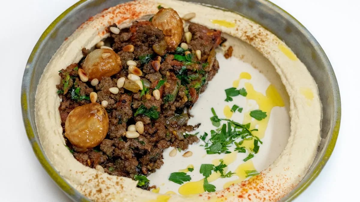 * Hummus Darálthússal