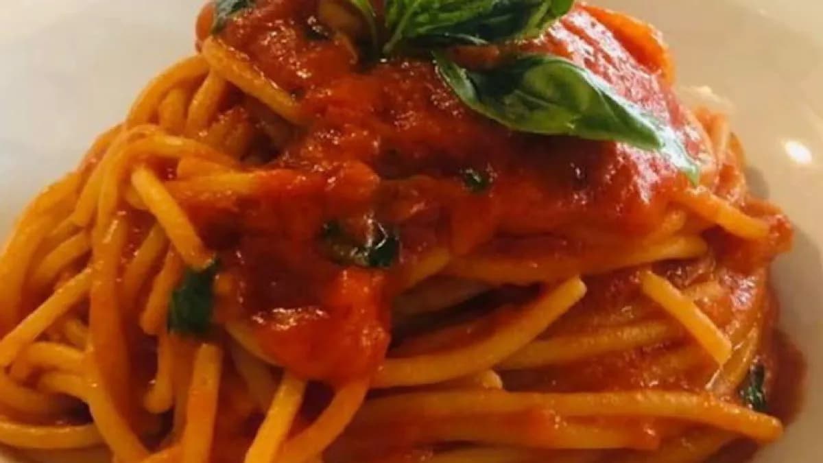 Spaghetti al pomodoro e basilico fresco