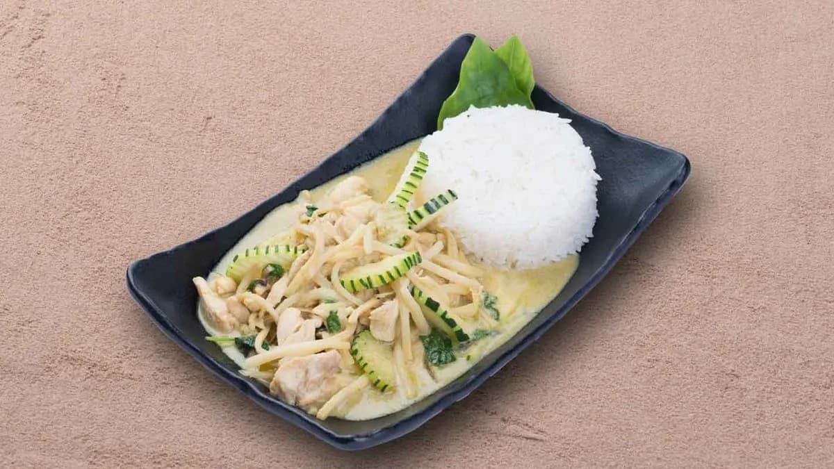 B10 Kaang Keaw Wan ( közepesen csípős)