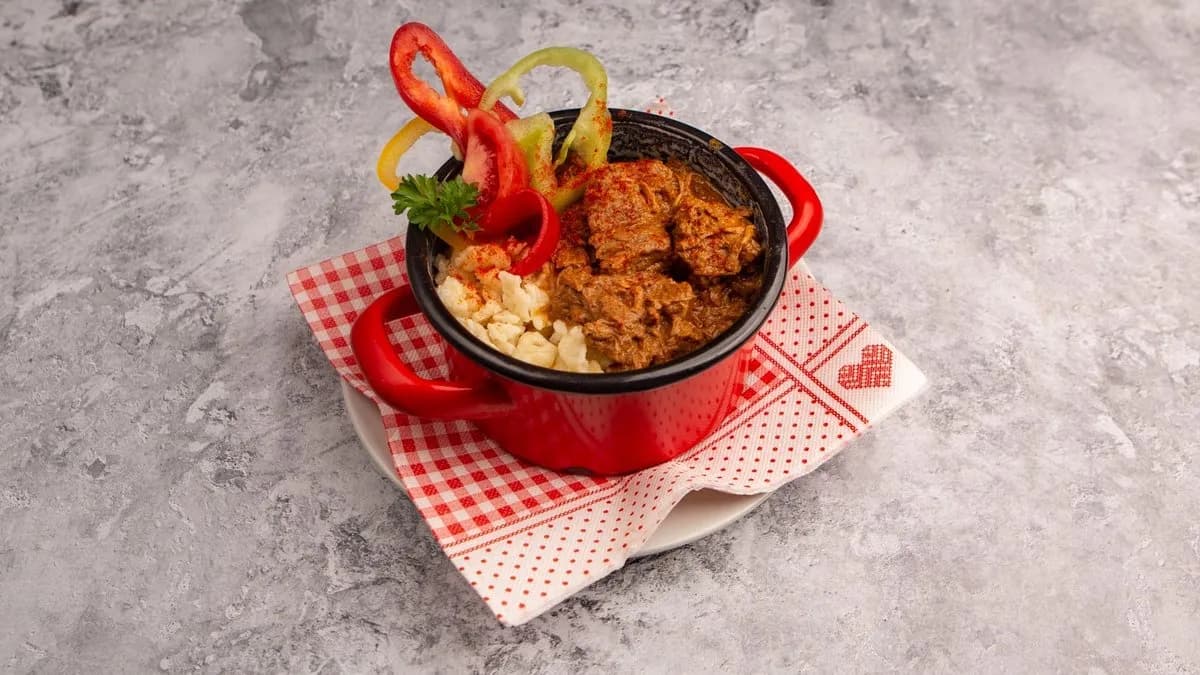 Marha Pörkölt Galuskával