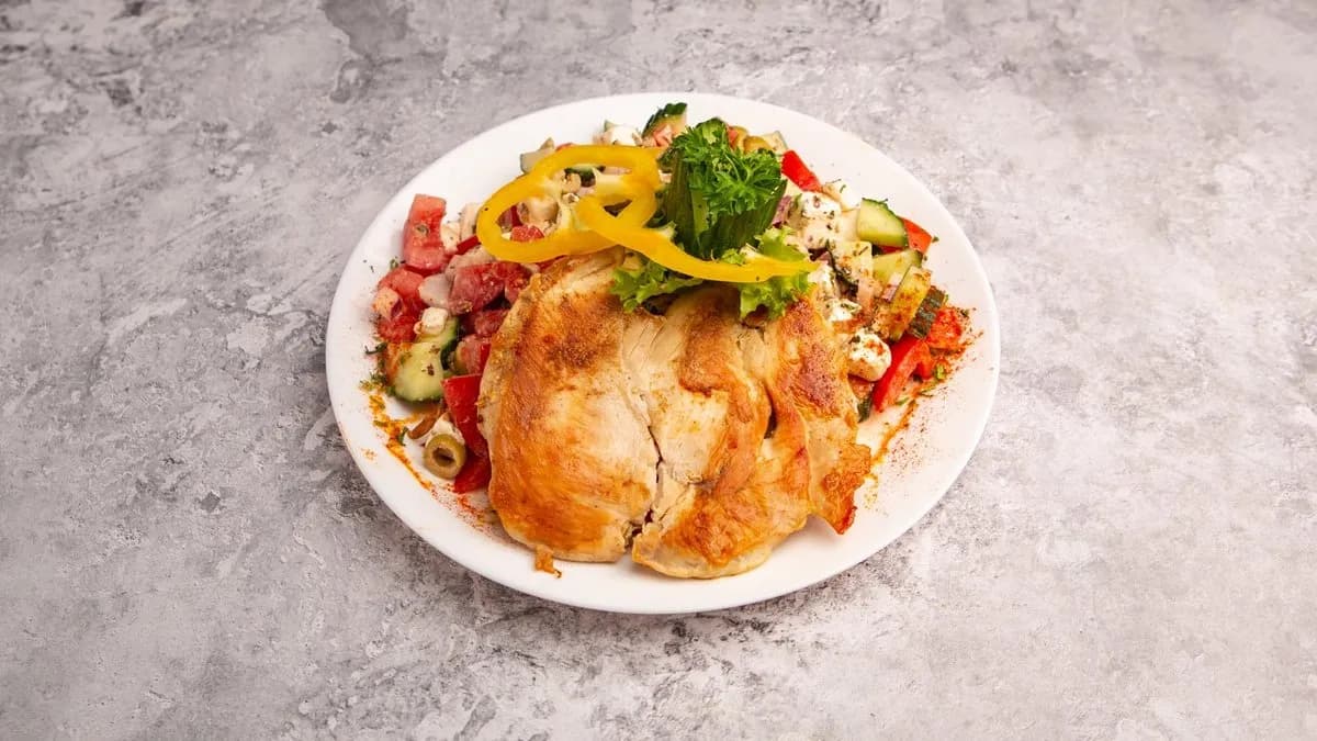 Roston csirke görög salátával