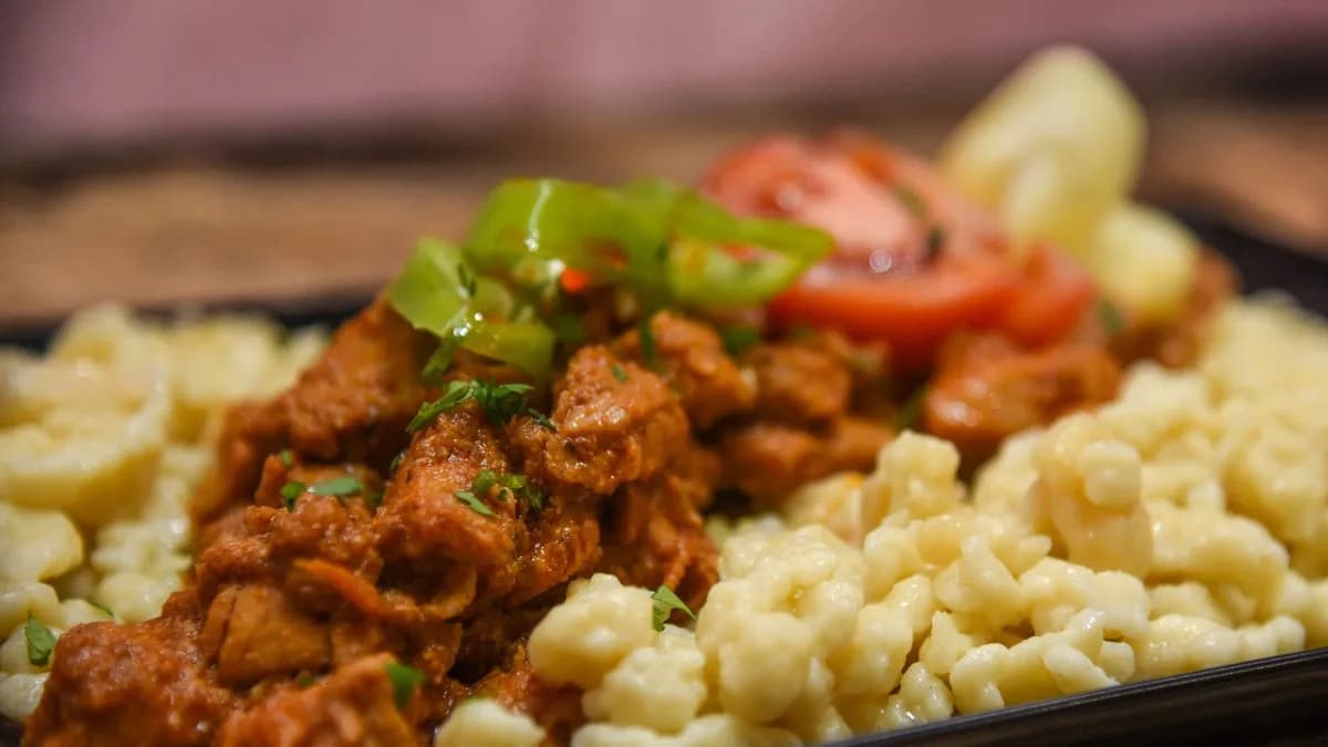 Marha pörkölt nokedlivel