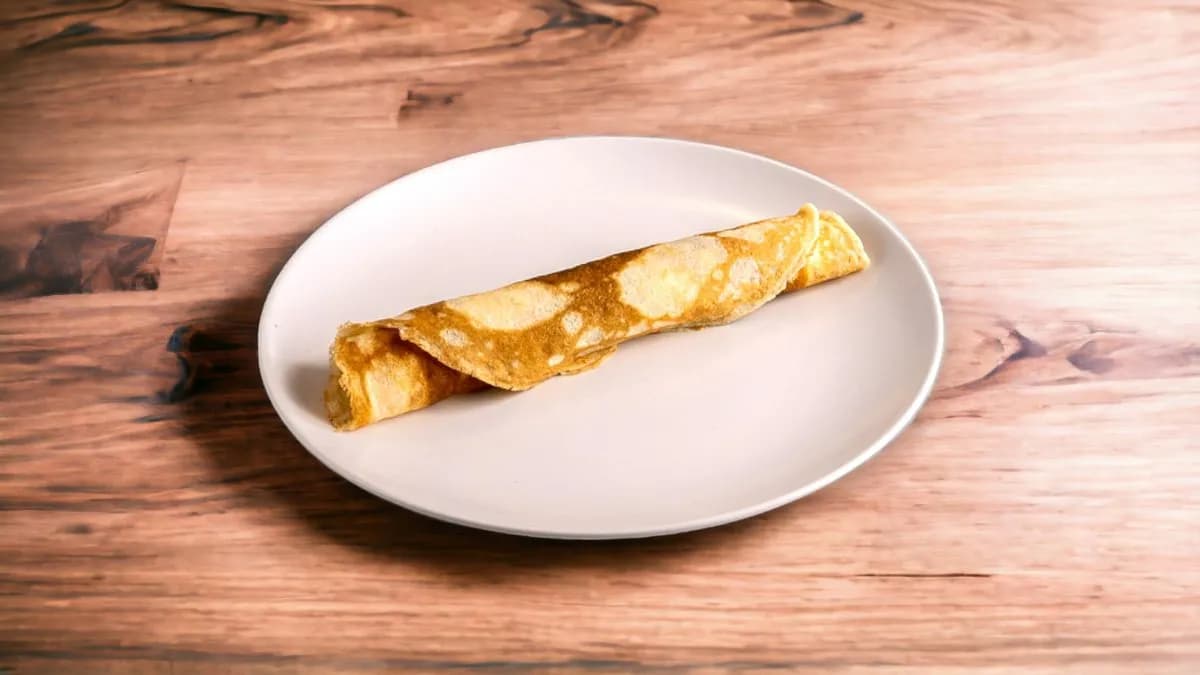 Cheddar sajtbundában sült jércemell, baconös gombamártás, rosso palacsinta