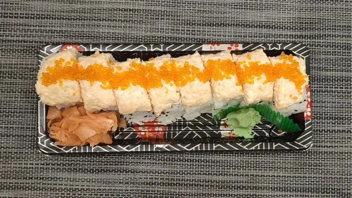 E11#Főtt lazac majonézzel kaviár avokádó 8db