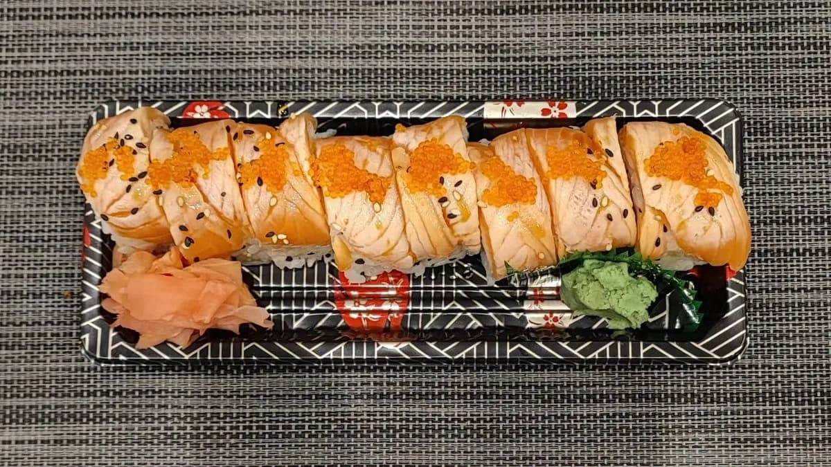 E77#Lazac,avokádó,kaviár,omlett tojás,surimi,8db