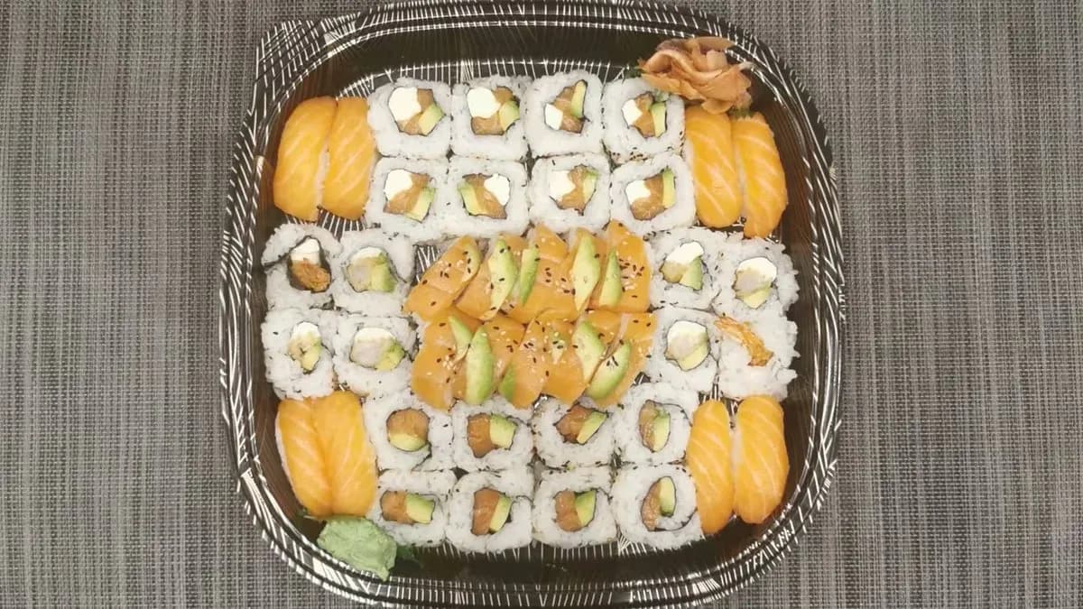 By3#Lazac avokádó garnélarák tempura vajkrém 42db