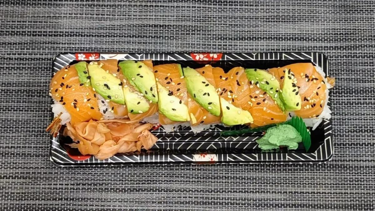 32# Tempura garnélarák Lazac avokádó