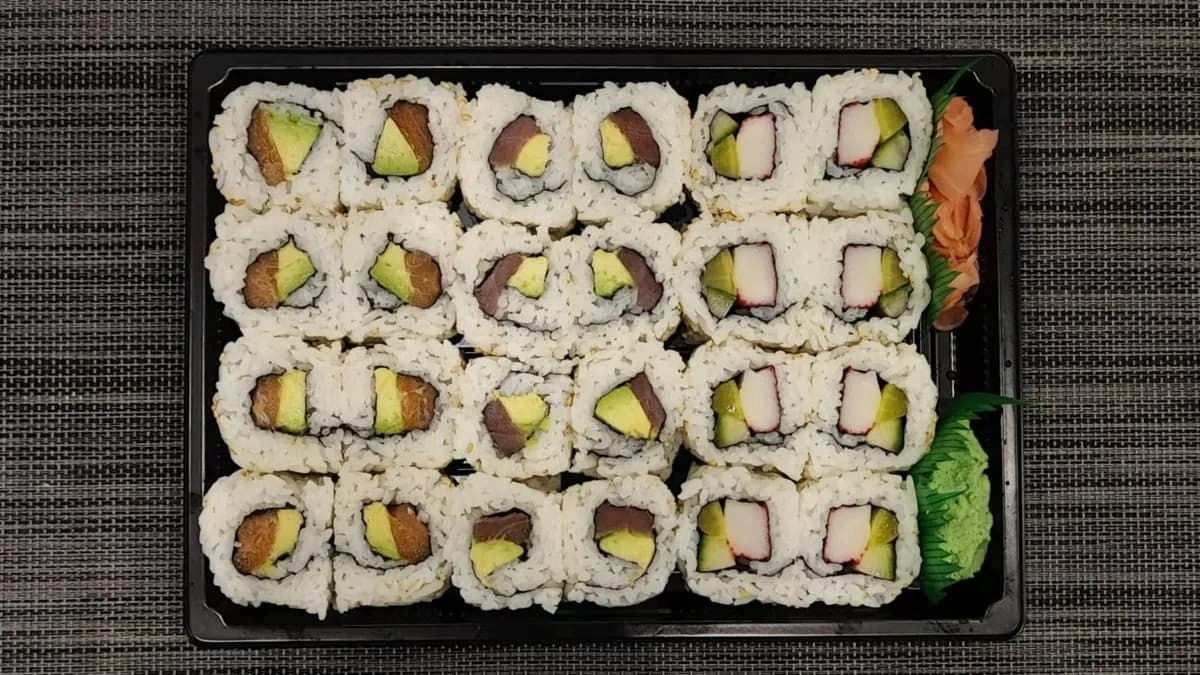 By7#Lazac,avokád ,tonhal, surimi, uborka, retek, 24db