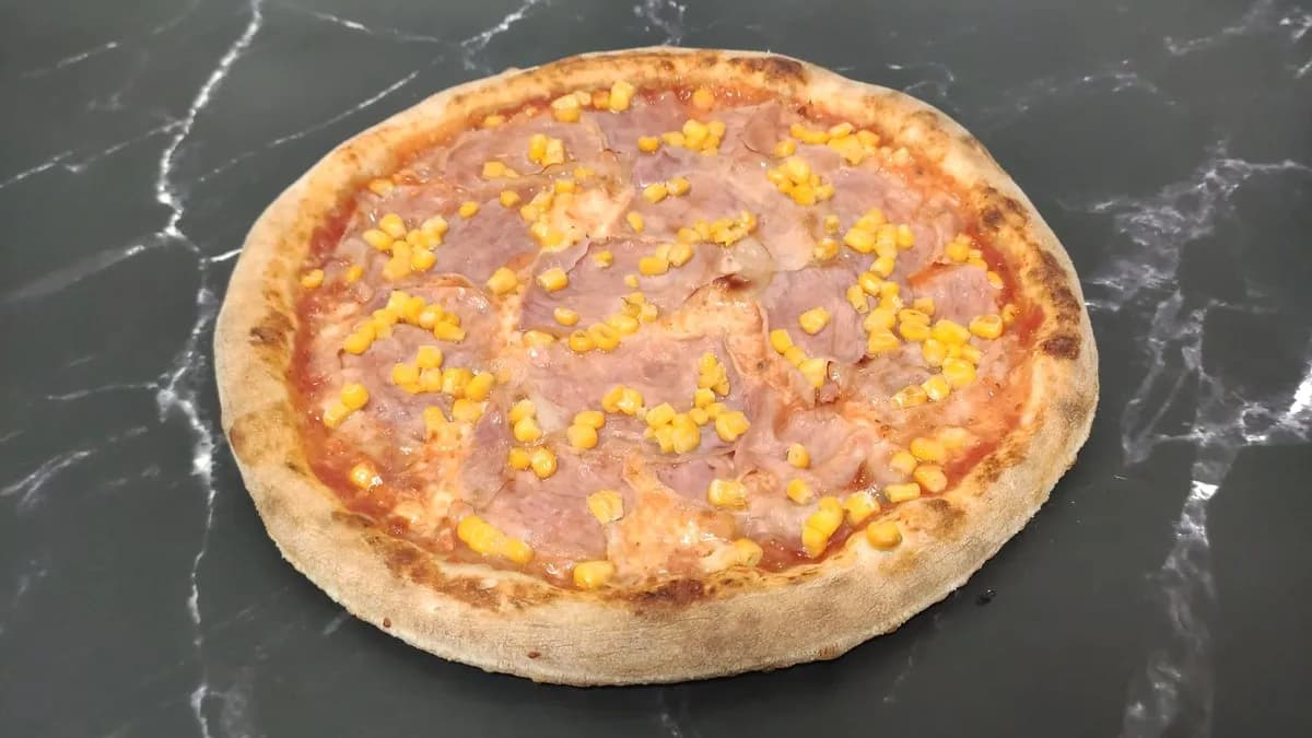 Pizza al Prosciutto Mais - sonka kukorica