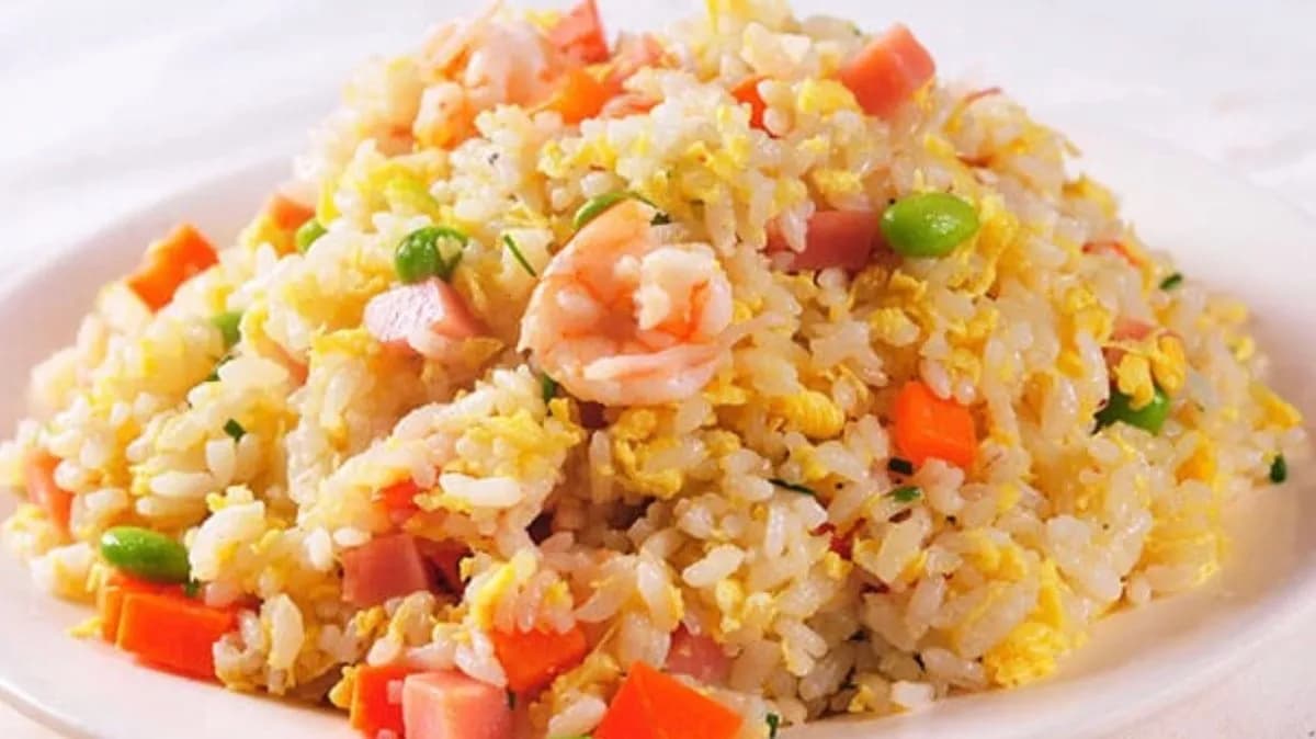 40E. Shrimp Fried Rice /Garnélarák​ Sült Rizs