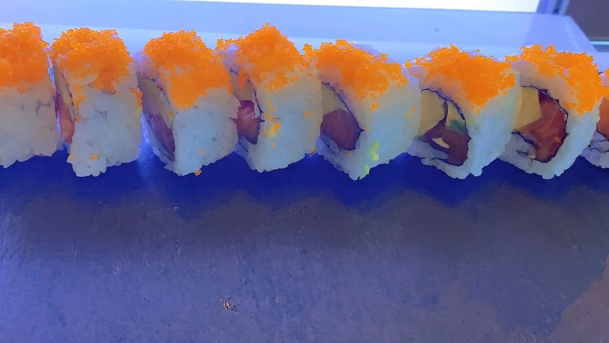 I5.Caviar roll Inside Out (8 pcs)