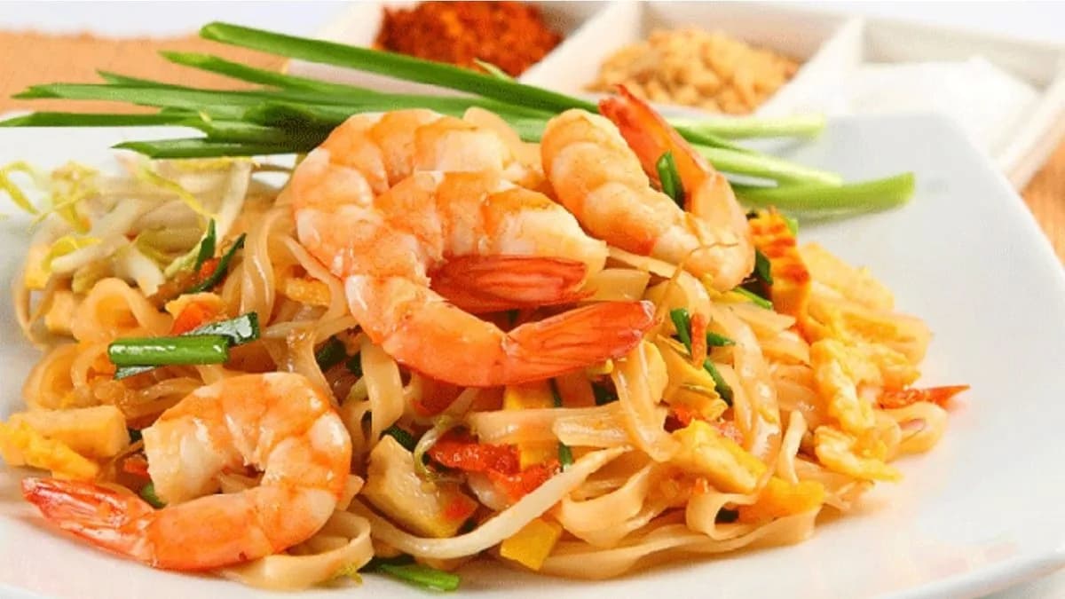 30E. Fried Noodle Shrimp/Pirított Tészta Garnélarák​​​​​​​​​​​​​​​​