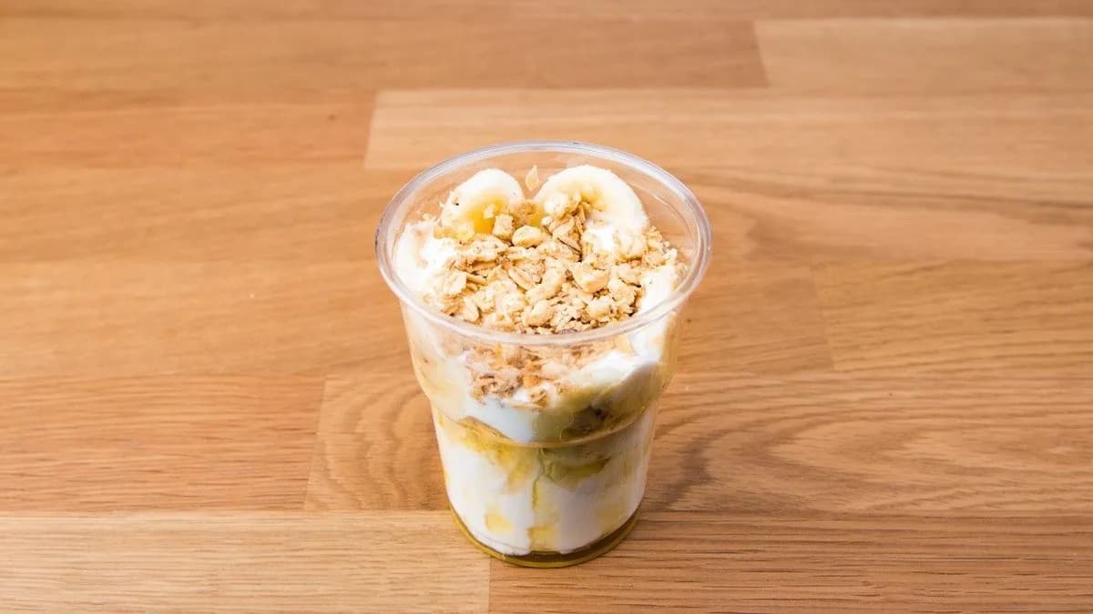 Görög joghurt mézzel, banánnal és crunch műzlivel