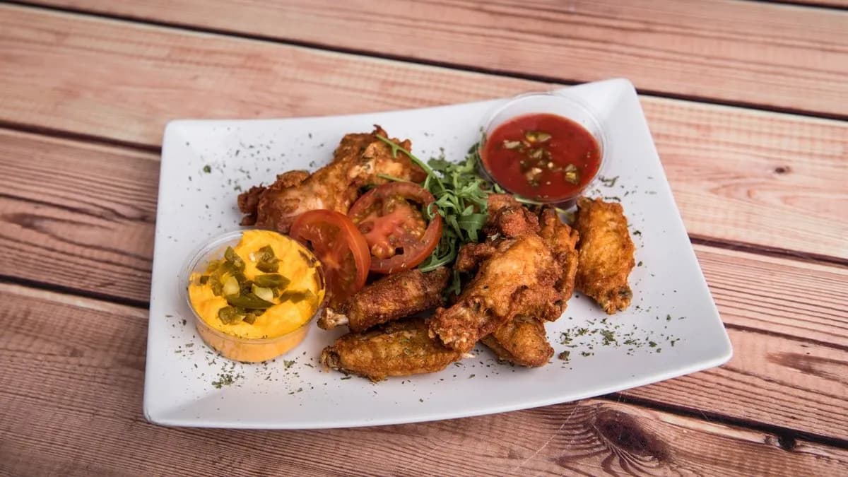 10 minutes csirkeszárny (10 db) + 2 db választható öntet