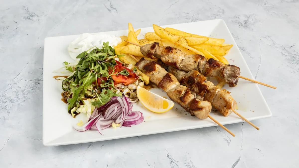 Sertés souvlaki tál