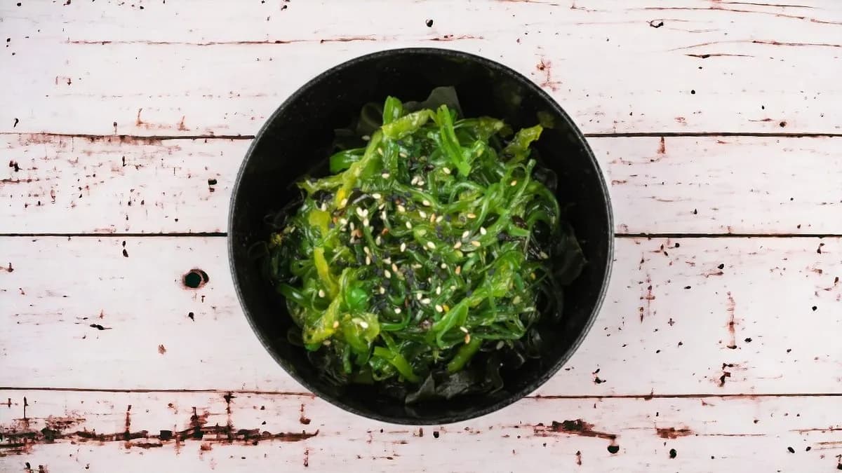 Tengeri alga saláta