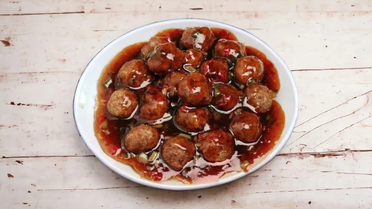 Csirkehús gombóc mártásban