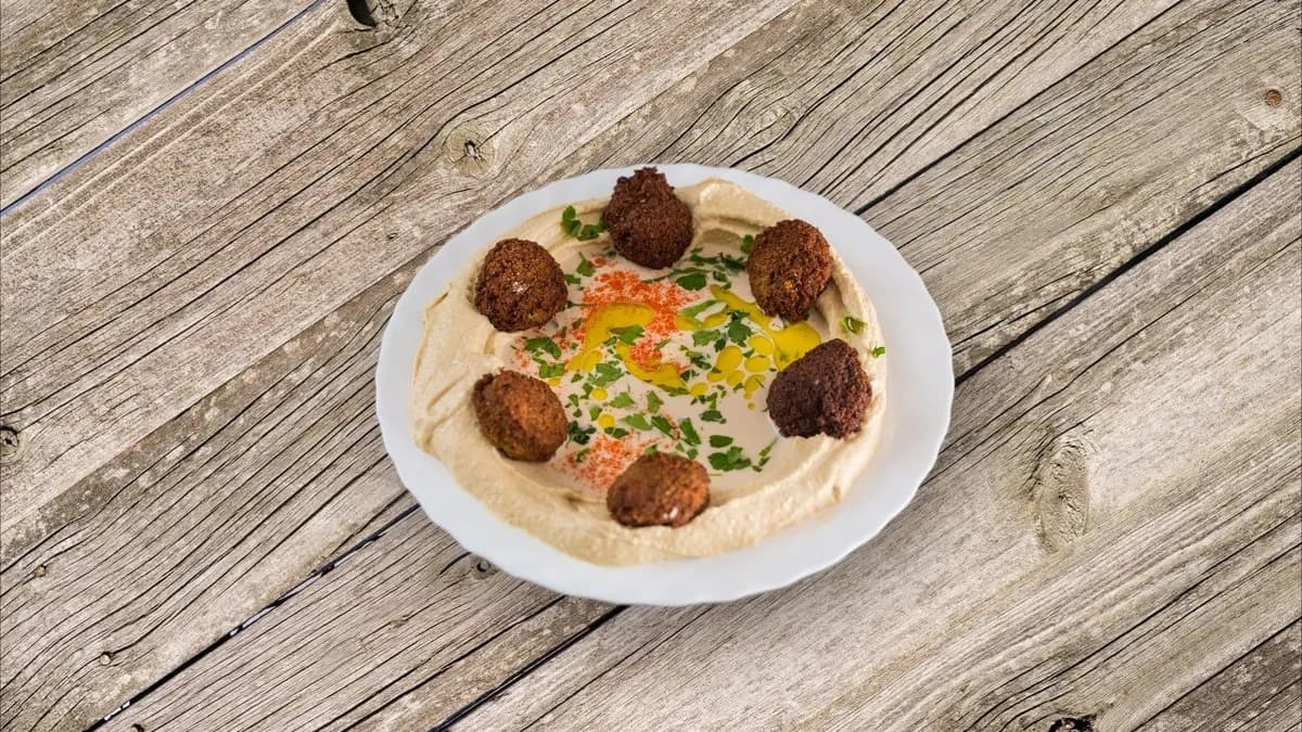 Hummusz falafellel, pitával