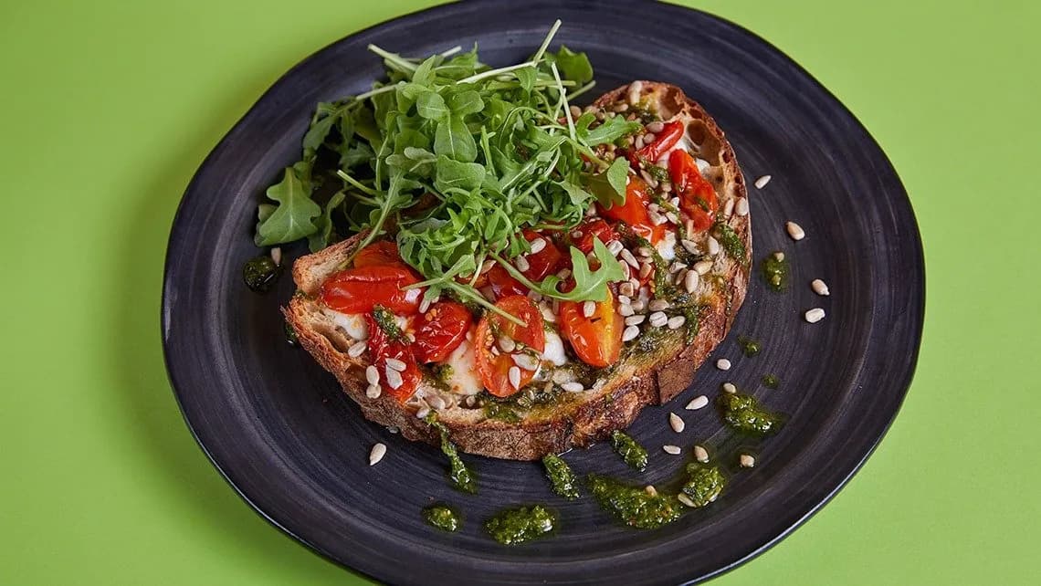 Paradicsom-Pesto Toast