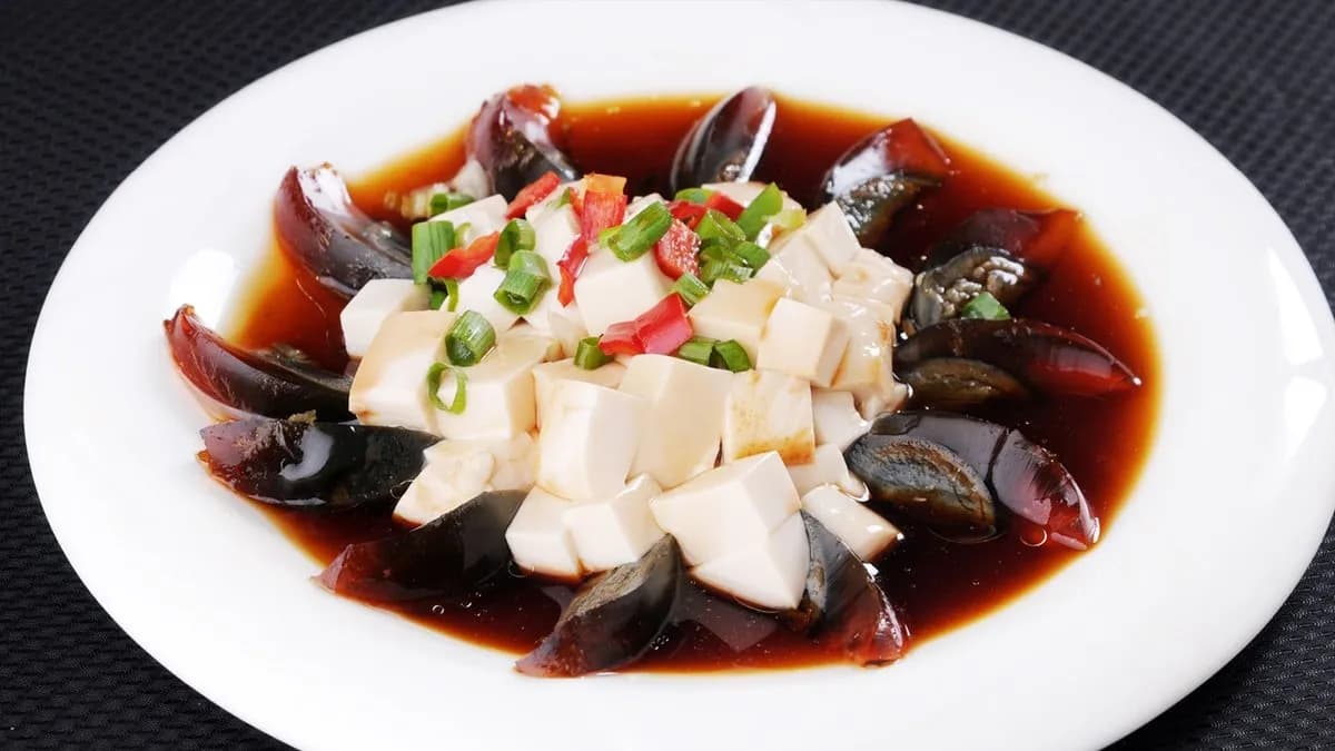 A6. Szójaszószban pácolt száznapos tojás tofuval