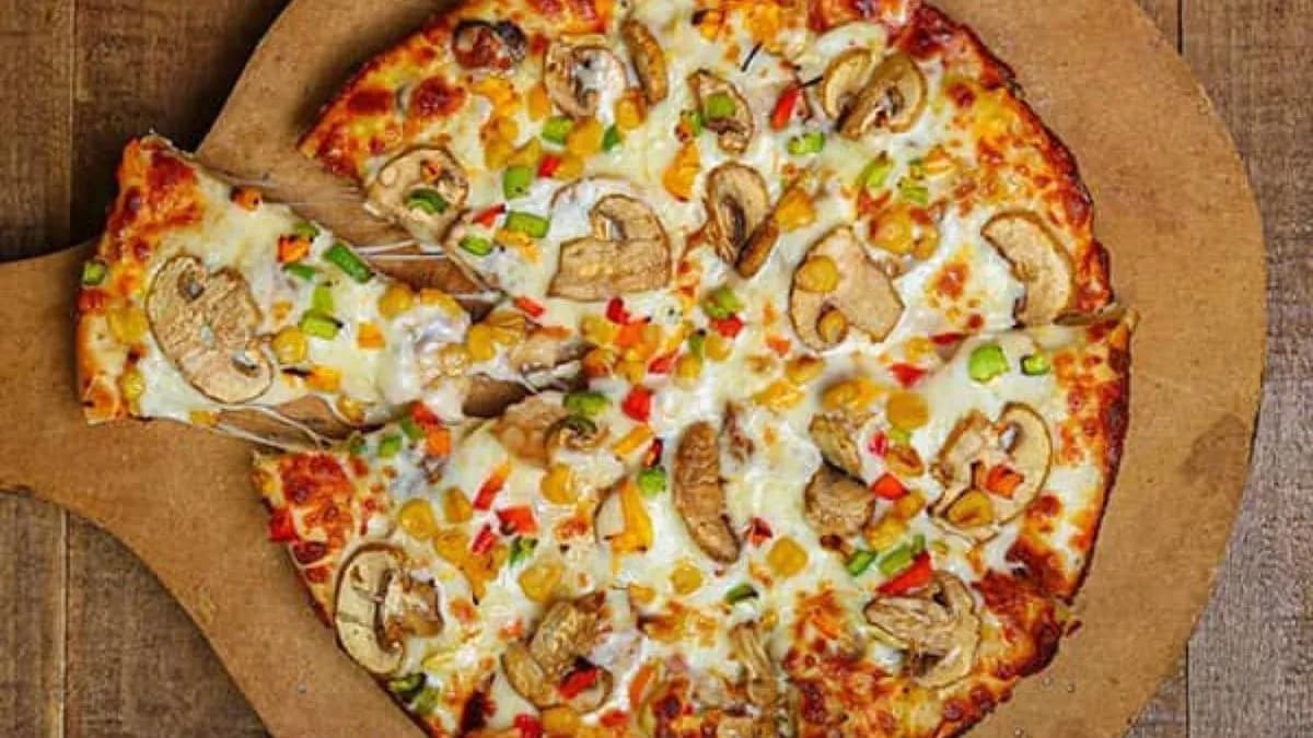 PIZZA chicken and mashrom(HALAL)/پیتزا مرغ و قارچ🐔