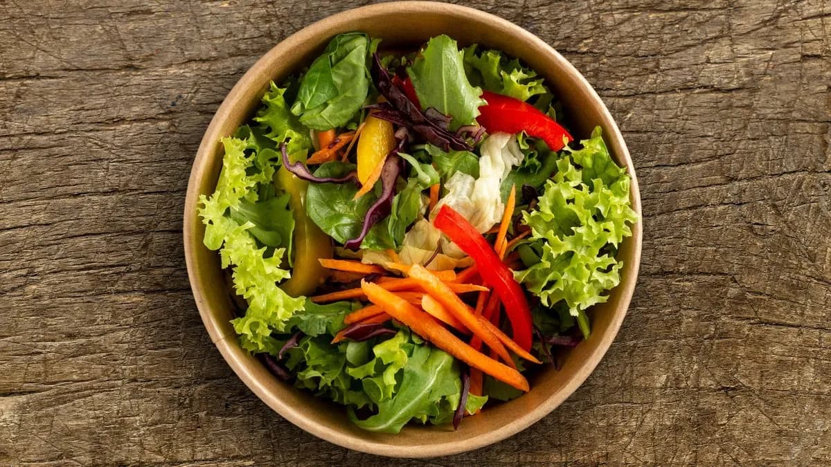 Friss vegyes saláta