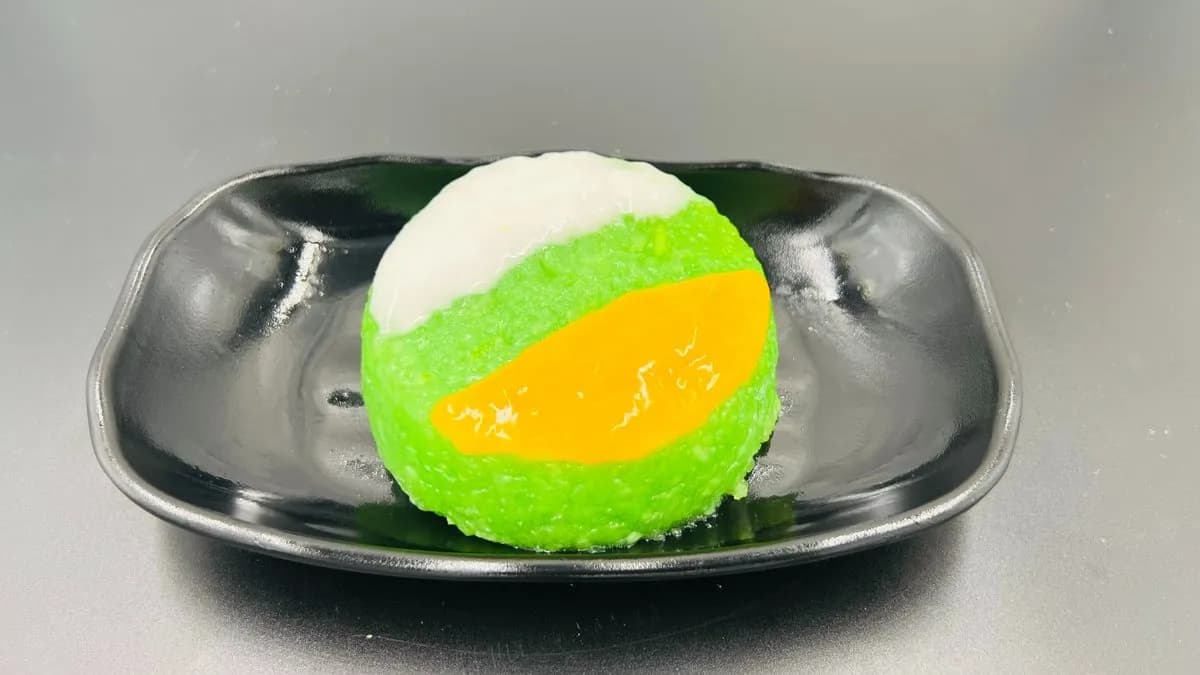 D1. Sweet Sticky Rice with Mango & Coconut Milk