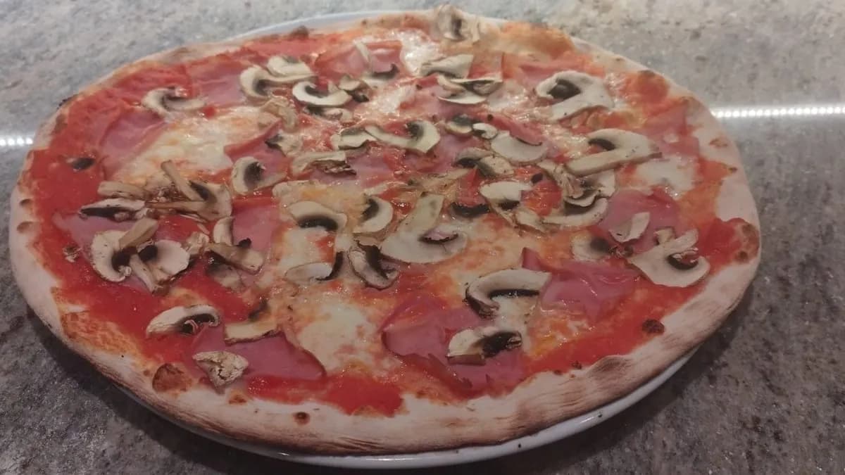Prosciutto e funghi