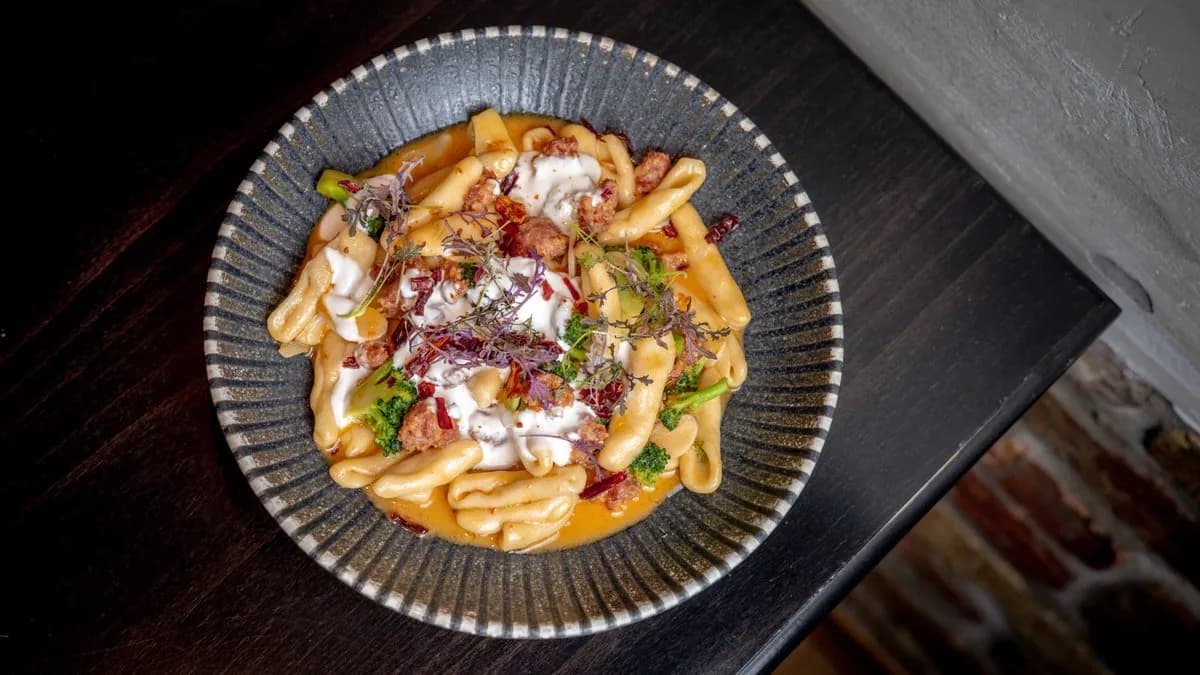 Házi cavatelli tészta salsiccával, brokkolival és creme fraiche-sel