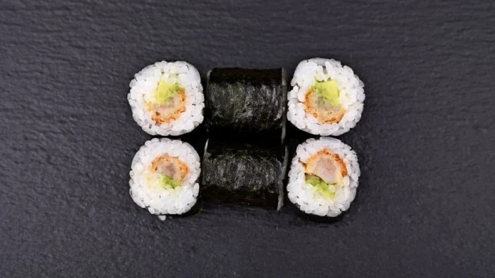 Tempurázott rák maki avokádóval és majonézzel