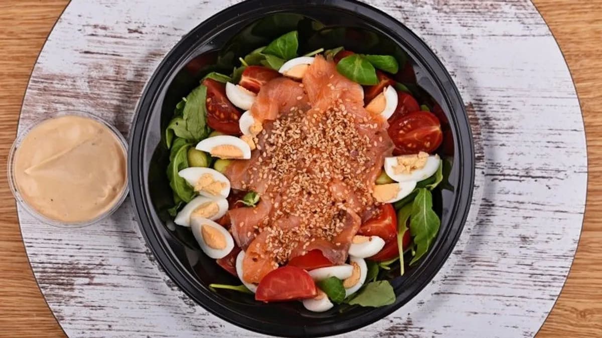 Füstölt lazac saláta (nagy adag)