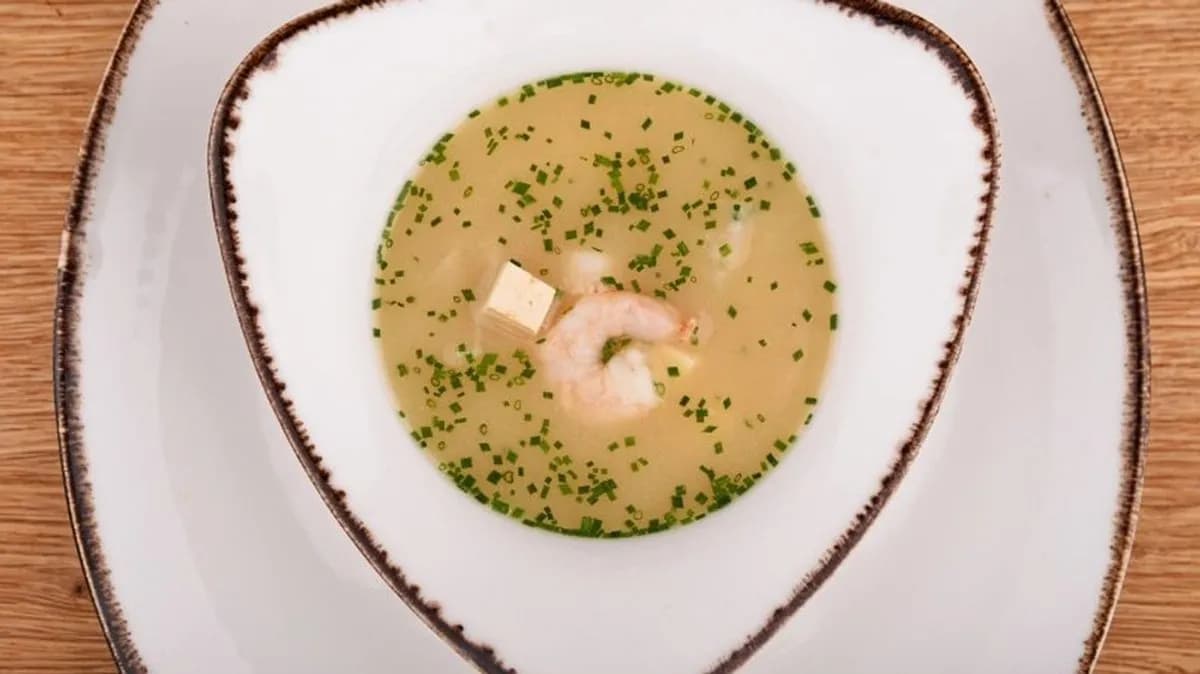 Miso leves tigrisrákkal