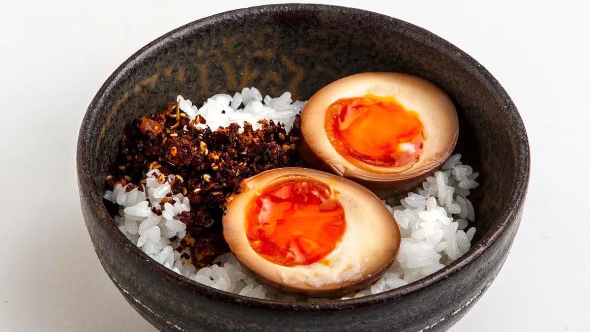 Szójába pácolt tojás