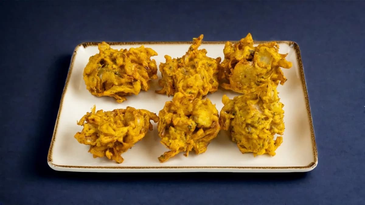 15. Onion Bhajia 6 pieces