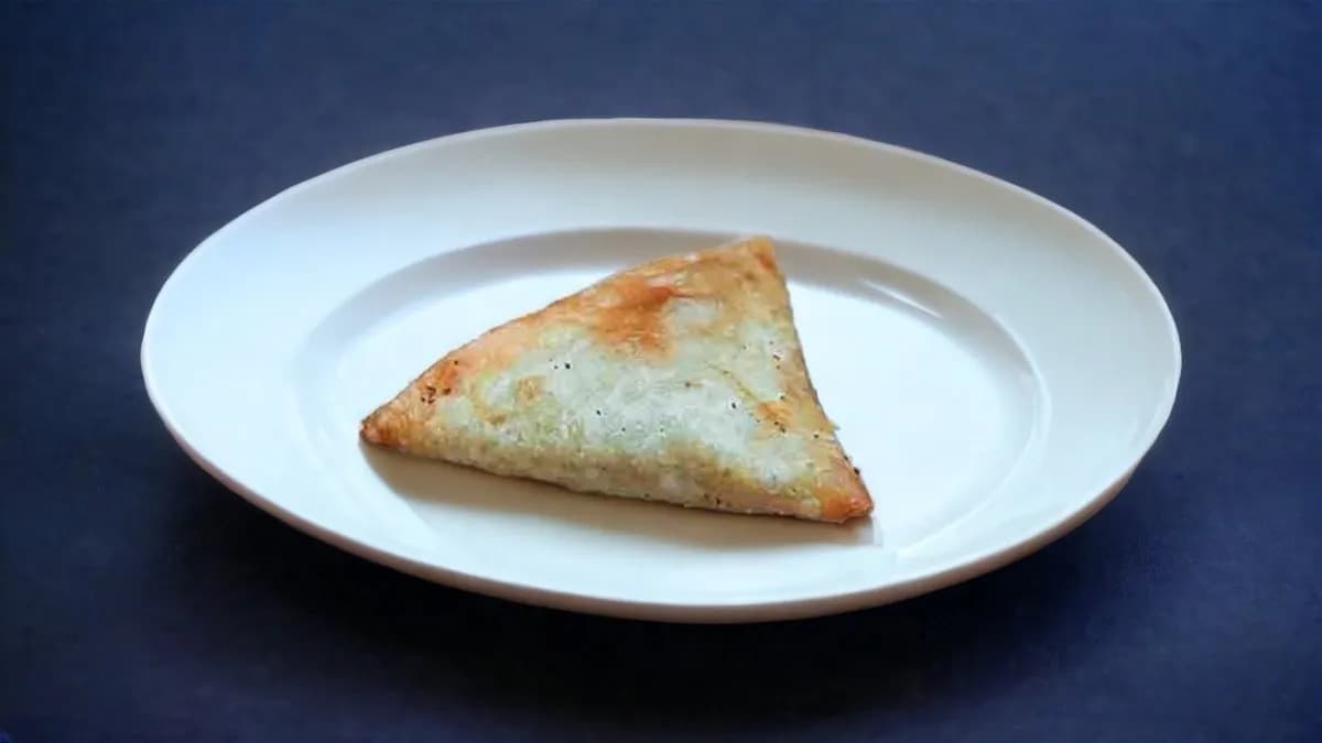 14. Punjabi Samosa 2 pieces
