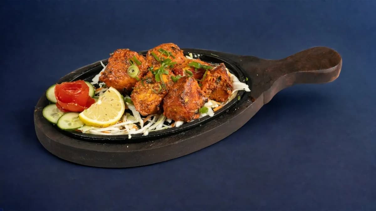 96. Fish Tikka Masala hot)