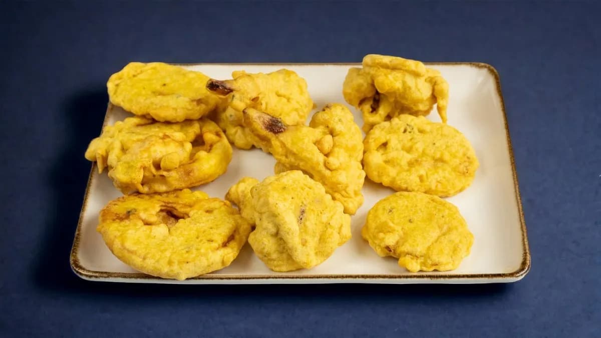 16. Mix Pakora 10 pieces