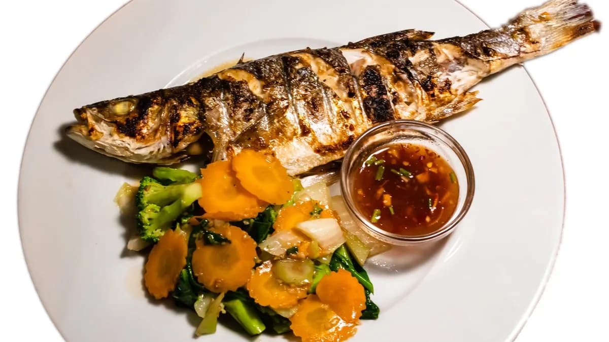 Fokhagymás egész sült hal