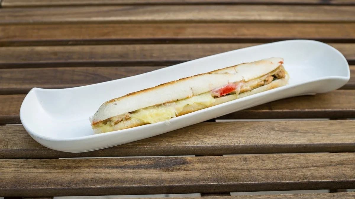 Csirke caprese szendvics