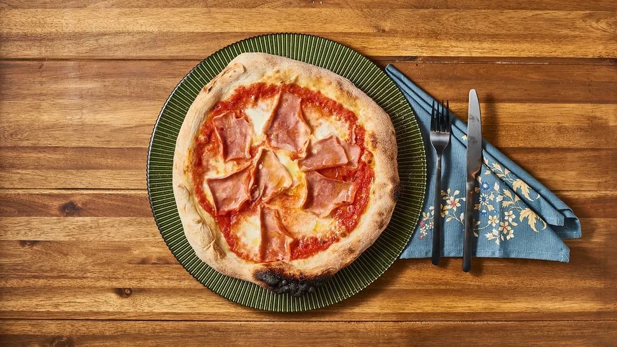 Prosciutto Praga pizza